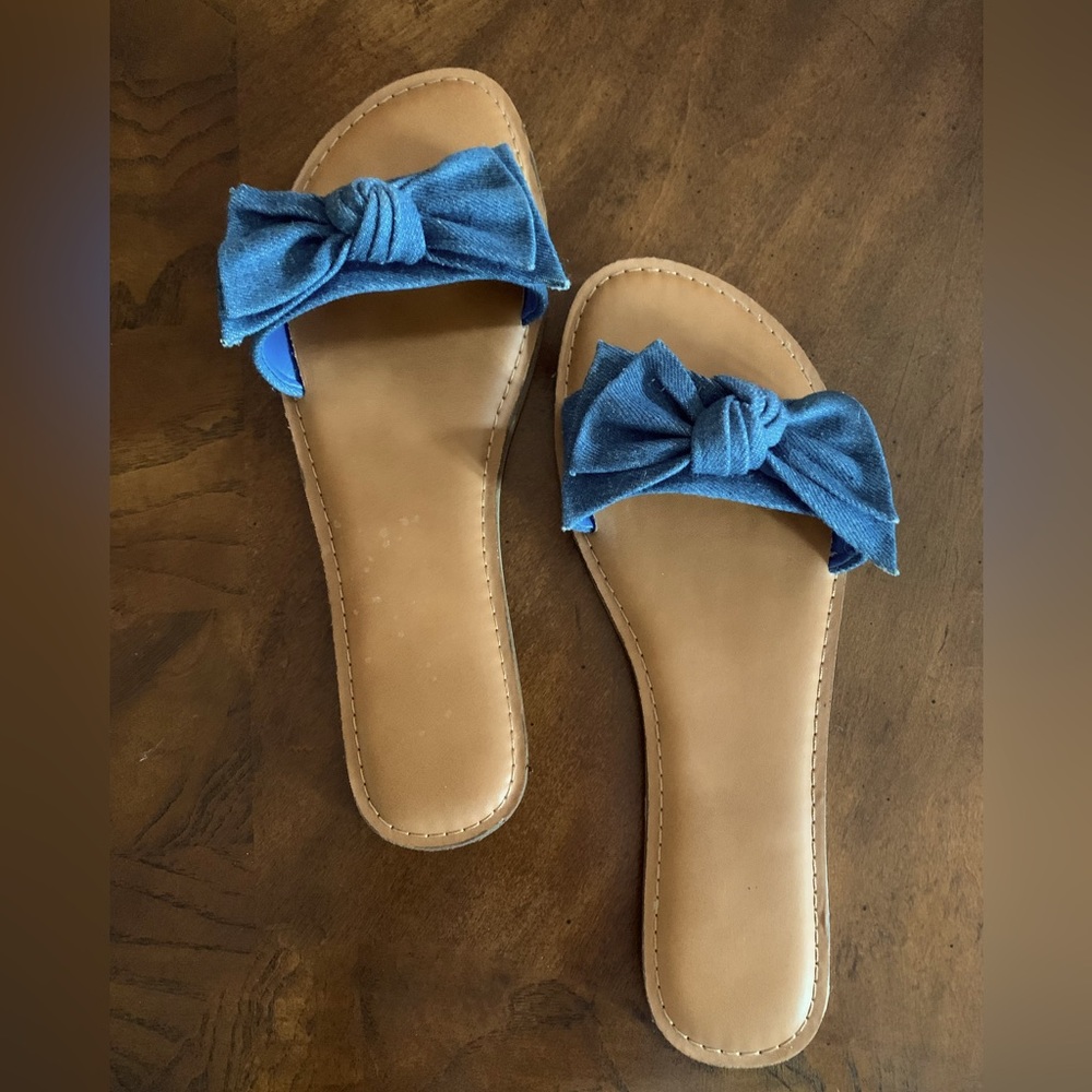 Blue-bowed Sandals